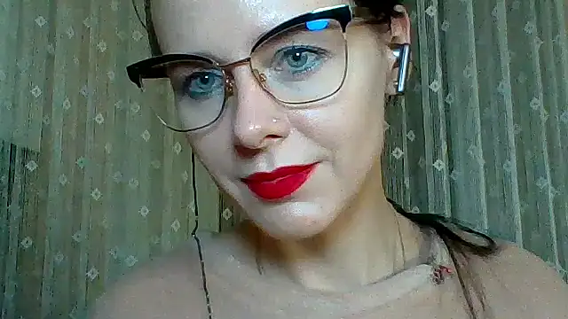 LuminousLady online show from March 20, 2025, 12:40 am