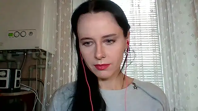 LuminousLady online show from October 3, 2025, 1:30 pm