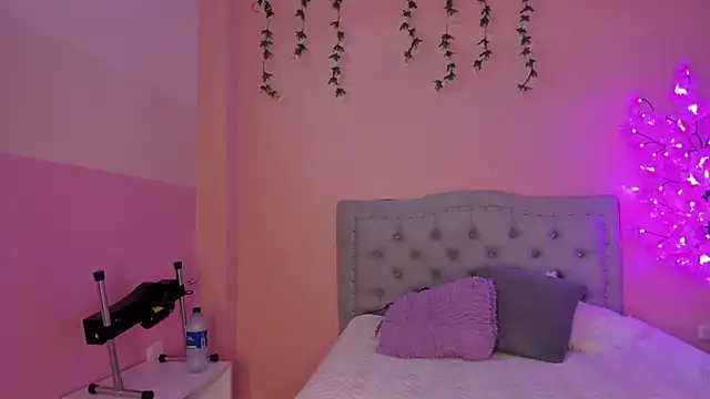 littletammy4u  online show from October 7, 2025, 12:13 pm