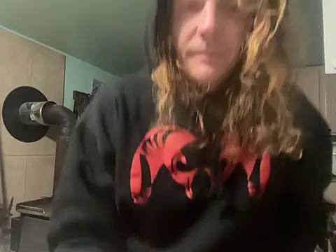 Snapshot of redone8in chatting on November 1, 2025, 4:31 pm redone8in online show from November 1, 2025, 4:31 pm