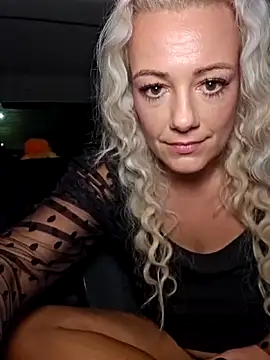 TessaWayne online show from December 14, 2025, 7:51 pm