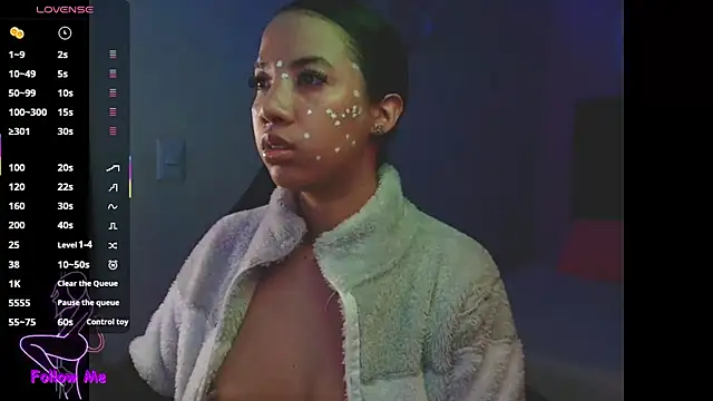 SallyWhitee online show from November 3, 2025, 4:47 am