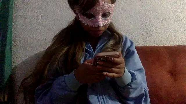 sharonlopez9611 online show from February 17, 2025, 5:25 am