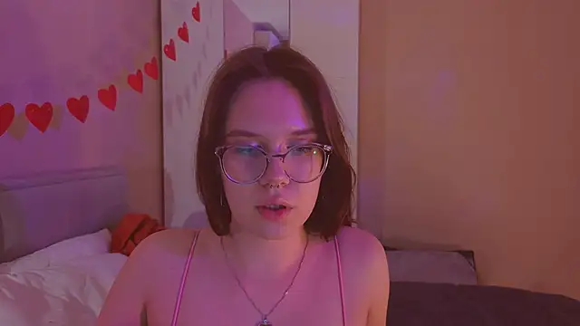 Mia Luw online show from February 14, 2026, 4:48 pm