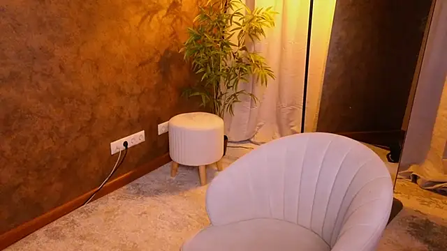 lissaros online show from February 24, 2025, 11:10 am