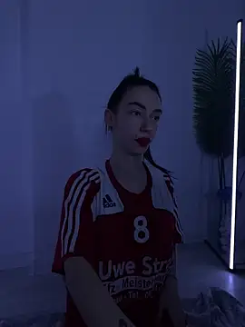 Celine Roxelle online show from November 12, 2025, 5:46 pm