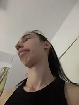 Celine Roxelle online show from April 6, 2026, 11:33 am