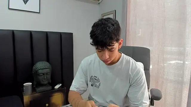 ISAAC CRYSTON online show from March 19, 2025, 7:17 pm