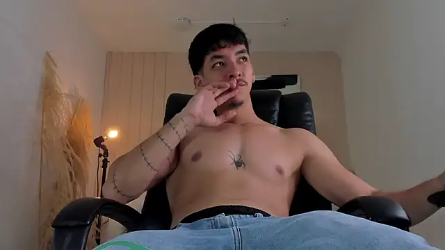 ISAAC CRYSTON online show from December 16, 2025, 7:52 pm