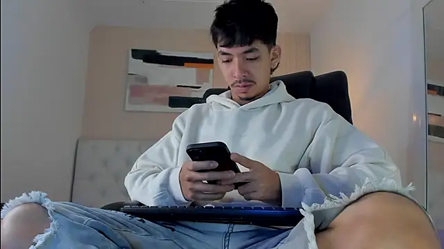 ISAAC CRYSTON online show from December 20, 2025, 7:43 pm