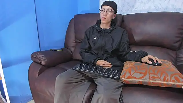 Snapshot of Gadiel_Sex chatting on February 25, 2025, 12:34 pm Gadiel Sex online show from February 25, 2025, 12:34 pm