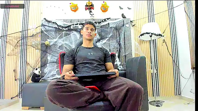 ANDRES STUD online show from October 28, 2025, 4:05 am