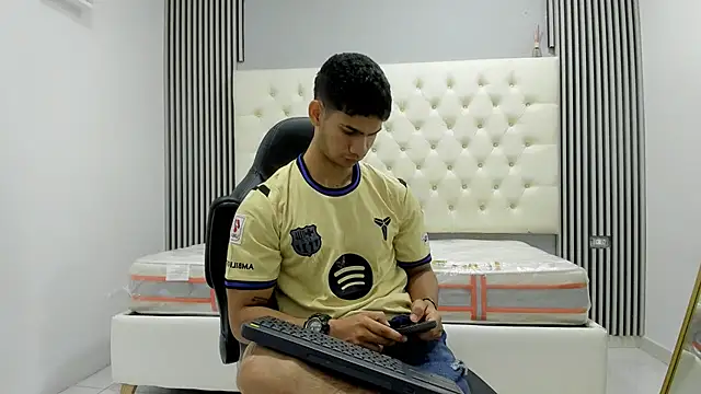 ANDRES STUD online show from March 23, 2026, 4:38 am