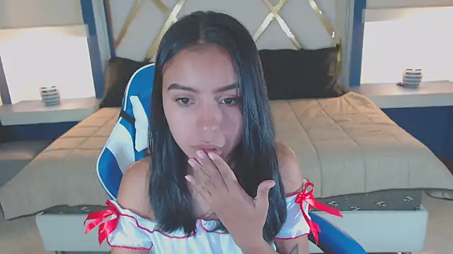 Snapshot of julieta_fn chatting on October 3, 2025, 1:08 pm julieta fn online show from October 3, 2025, 1:08 pm