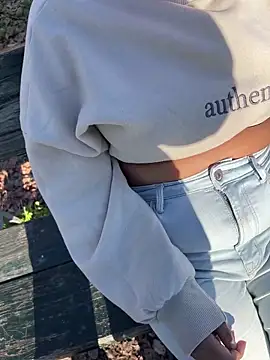 shakybabyx online show from March 17, 2025, 3:18 pm