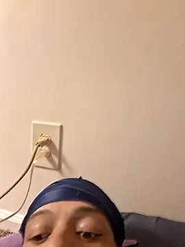 Locdawgg11 online show from September 30, 2025, 4:12 pm