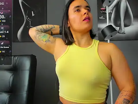 karlyjons12 online show from October 20, 2025, 6:41 pm