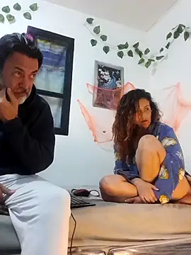 jeans and emma online show from October 27, 2025, 12:31 pm