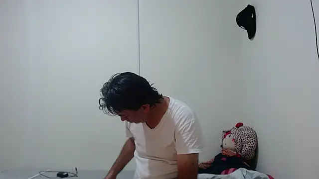 jeans and emma online show from March 22, 2026, 7:23 am