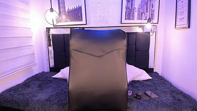 tylla  online show from October 22, 2025, 3:40 am