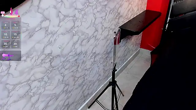 IVISBOUNCYASS online show from November 11, 2025, 12:27 pm