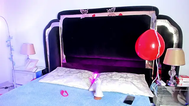 Snapshot of Lilly1006 chatting on February 15, 2025, 12:01 pm Lilly1006 online show from February 15, 2025, 12:01 pm