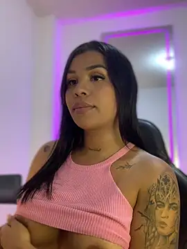 tinalove7 online show from April 1, 2026, 11:24 pm