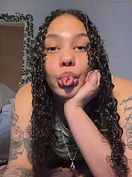 Snapshot of tastylolaaa chatting on May 4, 2026, 12:28 am tastylolaaa online show from May 4, 2026, 12:28 am