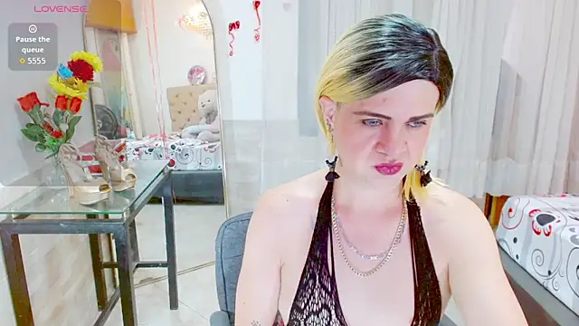 Snapshot of Dolldirtyxxx chatting on February 13, 2026, 2:07 am Dolldirtyxxx online show from February 13, 2026, 2:07 am