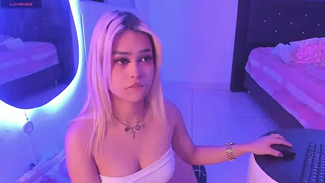 Snapshot of _Charlottequeen chatting on February 14, 2025, 8:21 am Charlottequeen online show from February 14, 2025, 8:21 am