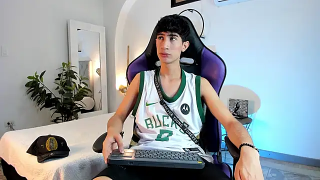 NovaaWheler online show from February 12, 2025, 12:44 pm