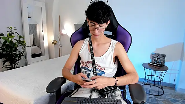 NovaaWheler online show from February 15, 2025, 4:25 am