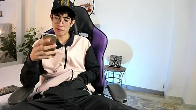 NovaaWheler online show from February 20, 2025, 4:07 am