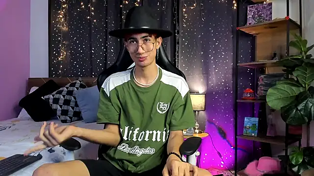 NovaaWheler online show from March 23, 2025, 4:49 am