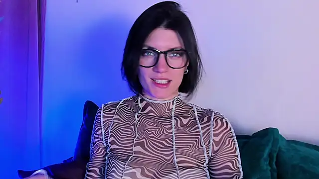 roxy riot  online show from February 7, 2025, 7:29 am