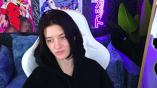 roxy riot  online show from February 18, 2025, 7:43 am