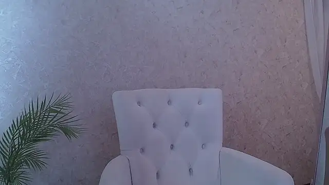 roxy riot  online show from March 4, 2025, 1:23 am