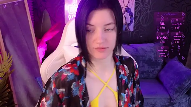 roxy riot  online show from December 20, 2025, 1:23 am