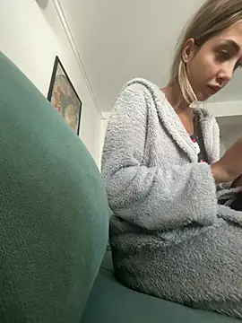 Snapshot of BonyBon29 chatting on April 8, 2026, 8:25 am BonyBon29 online show from April 8, 2026, 8:25 am