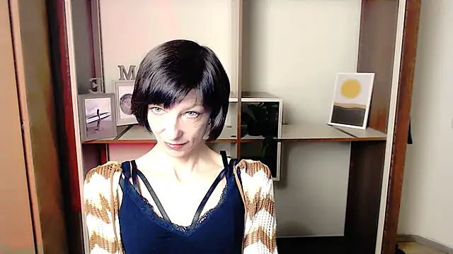  AngeliaFlow  online show from October 3, 2025, 6:54 am