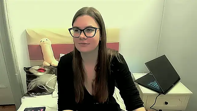 CarolineFlirt online show from November 5, 2025, 4:07 pm