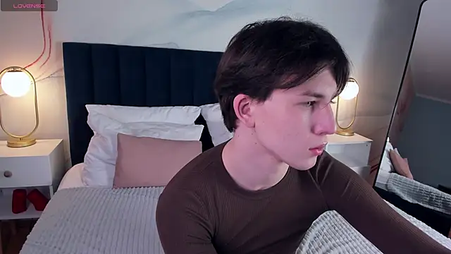 AdrianoAubert online show from March 10, 2025, 3:12 am