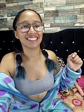 isabella beauty 01 online show from March 7, 2025, 1:40 pm