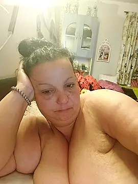 Snapshot of IvettkeXXX chatting on April 5, 2026, 5:54 pm IvettkeXXX online show from April 5, 2026, 5:54 pm