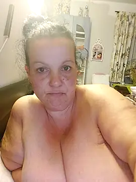 Snapshot of IvettkeXXX chatting on April 16, 2026, 7:03 pm IvettkeXXX online show from April 16, 2026, 7:03 pm