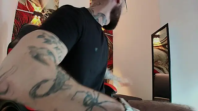 Luke davis01 online show from November 21, 2025, 1:10 pm