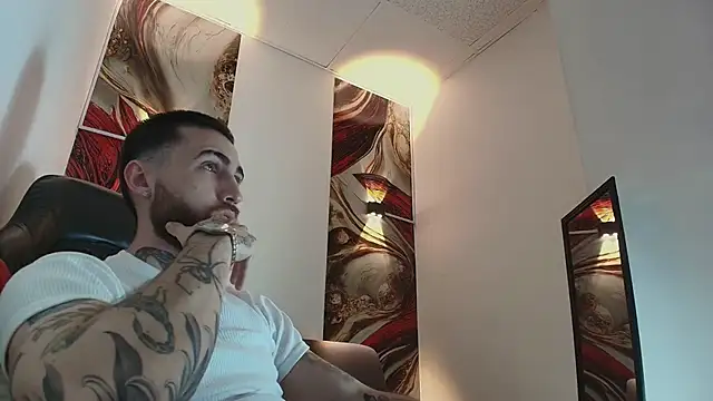 Luke davis01 online show from December 16, 2025, 1:05 pm