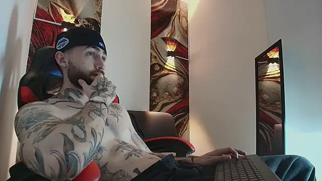 Luke davis01 online show from December 17, 2025, 1:17 pm