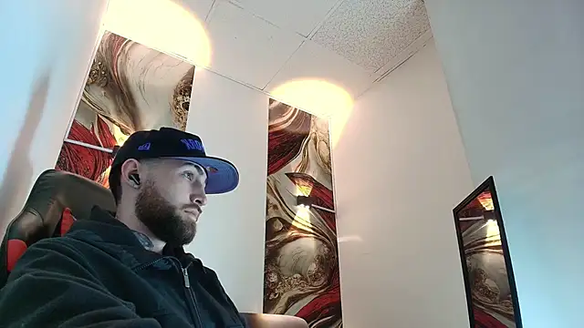 Luke davis01 online show from January 13, 2026, 1:05 pm