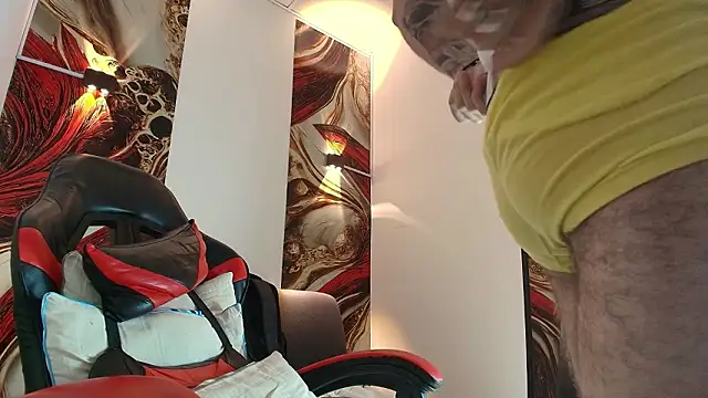 Luke davis01 online show from February 10, 2026, 1:15 pm